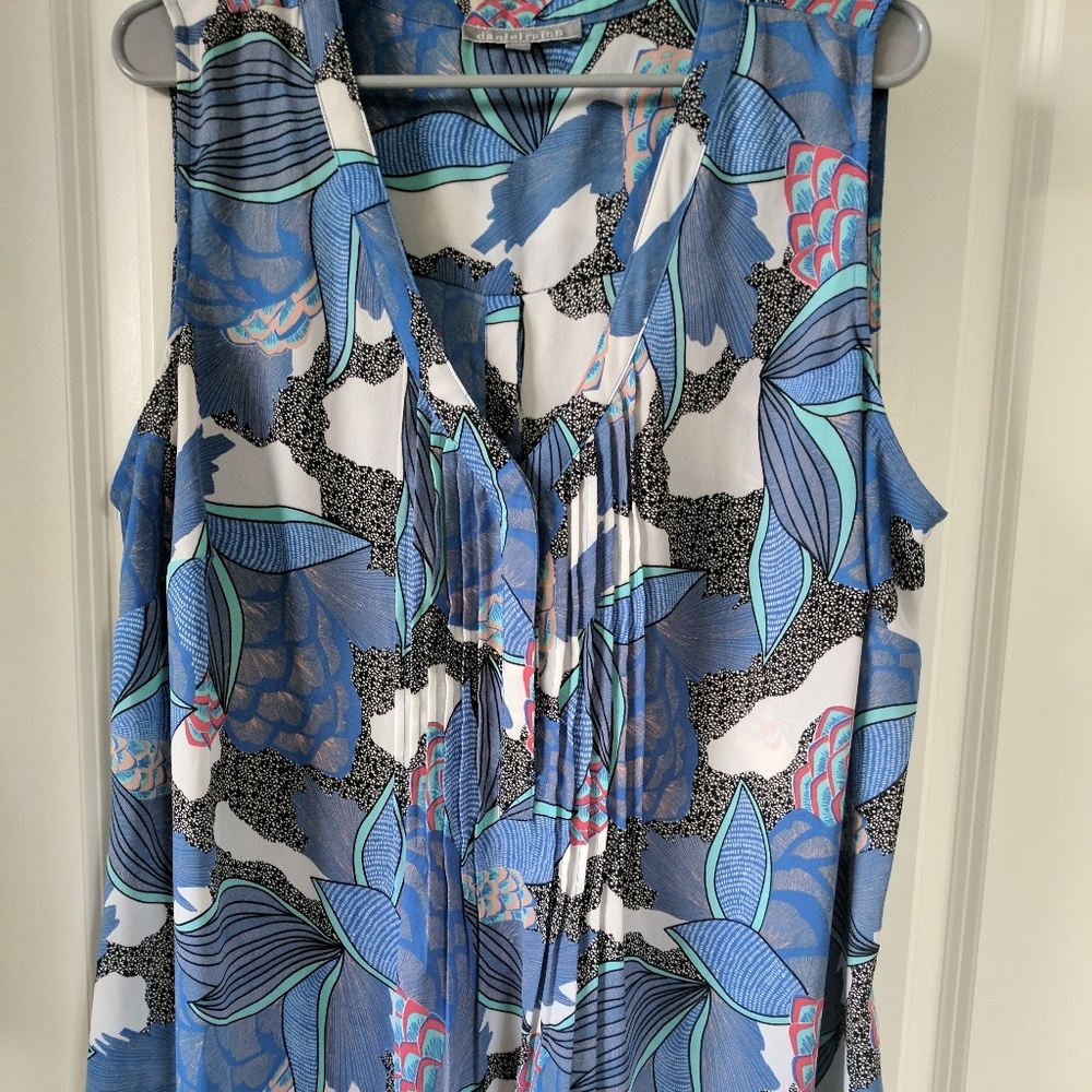 Sleeveless blouse
